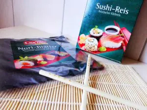 Sushi-selber-machen-mit-Sushimatte-und-Norialgen wie du Sushi selber machen kannst erfährst du hier
