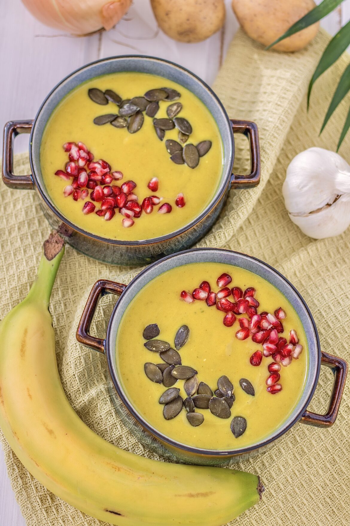 Cremige Bananen-Curry-Kokos-Suppe – gesundes Suppenrezept Bananen-Curry-Kokos-Suppe