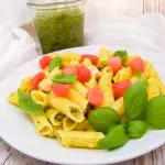 nudelsalat-mit-pesto Nudelsalat mit Pesto und Wassermelone