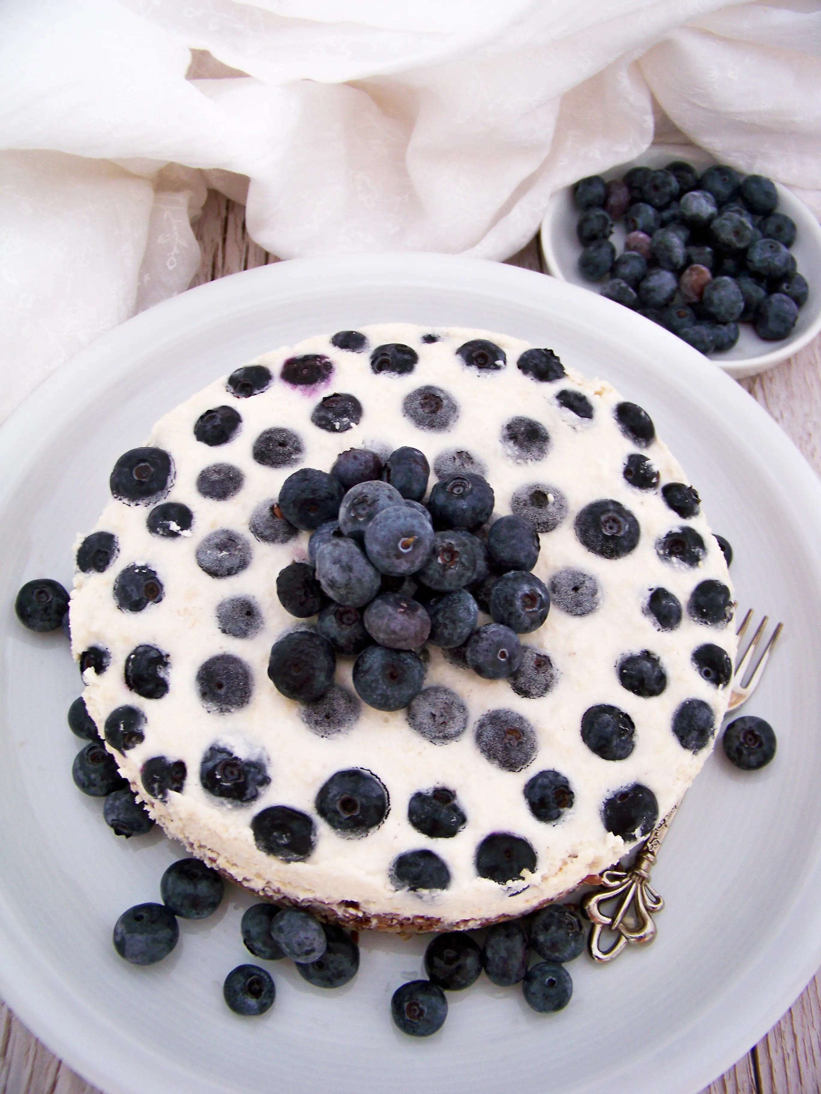 Veganer Käsekuchen mit Blaubeeren - roh veganes Kuchen Rezept - Aha ...