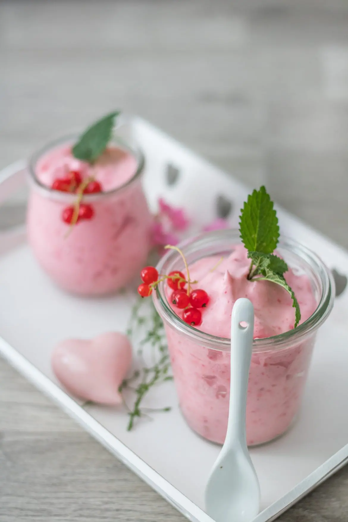 Veganes Johannisbeer-Dessert mit Aquafaba aus 3 Zutaten - Aha Foods ...