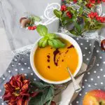 Apfel-Karotten-Suppe_37 Apfel-Möhren-Suppe mit Herbstdeko