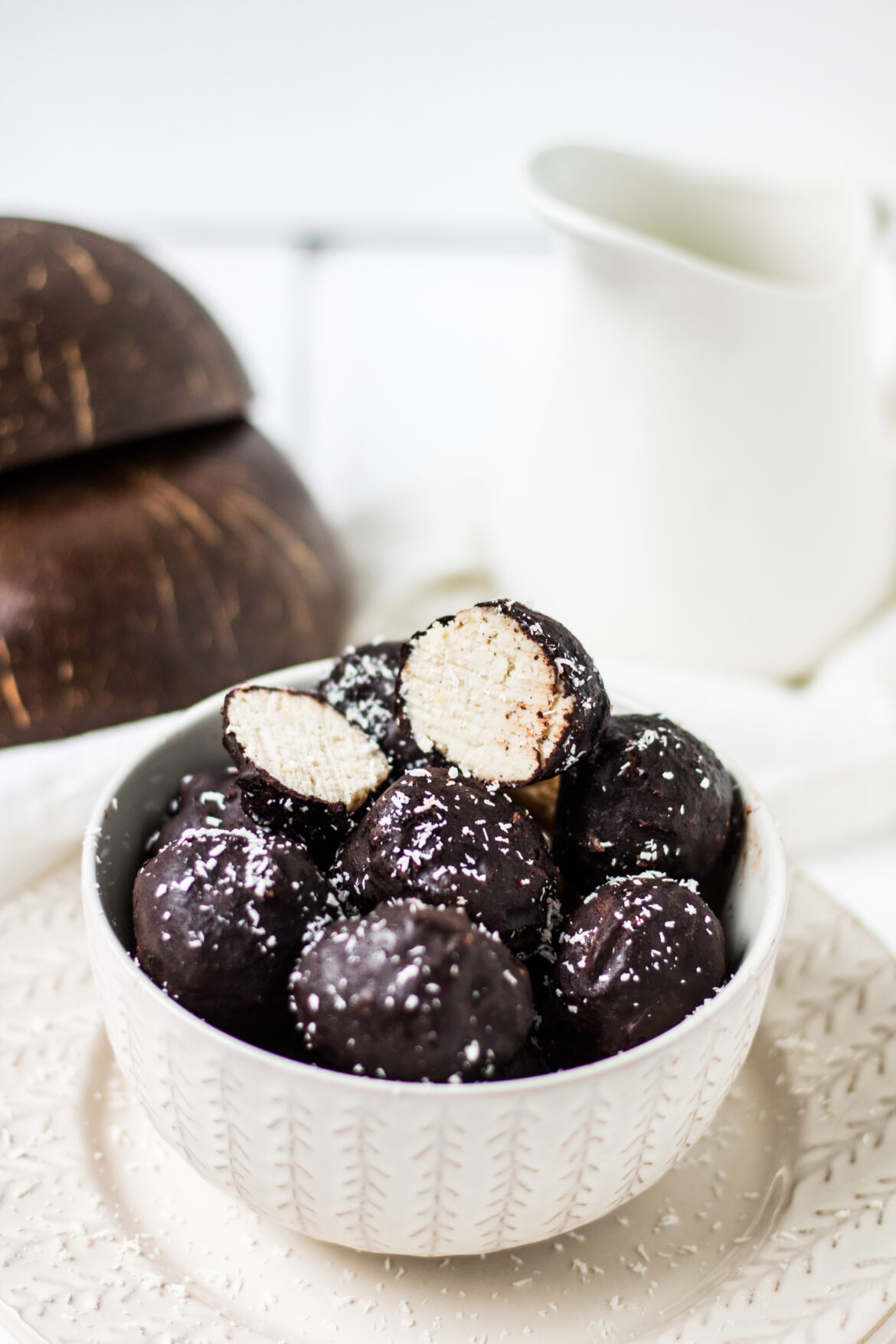 Einfache vegane Schoko-Kokos-Kugeln Vegane Bounty Kugeln