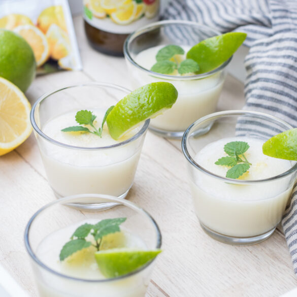 Veganer Zitronenpudding mit Limette und Minze
