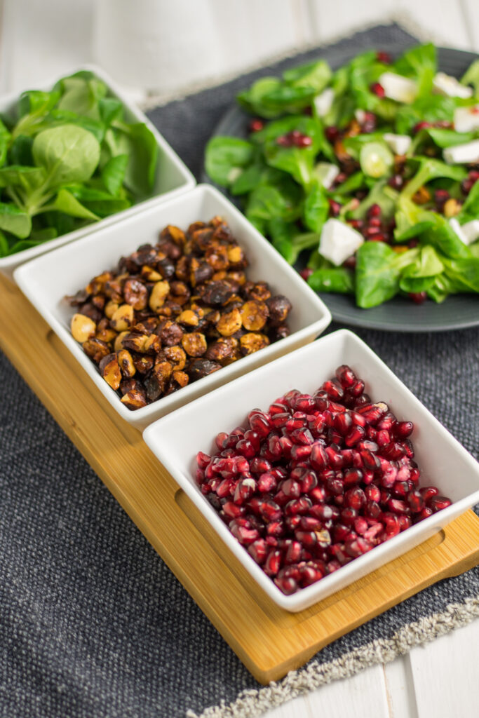 Feldsalat mit Granatapfel und Haselnuss Salatbar