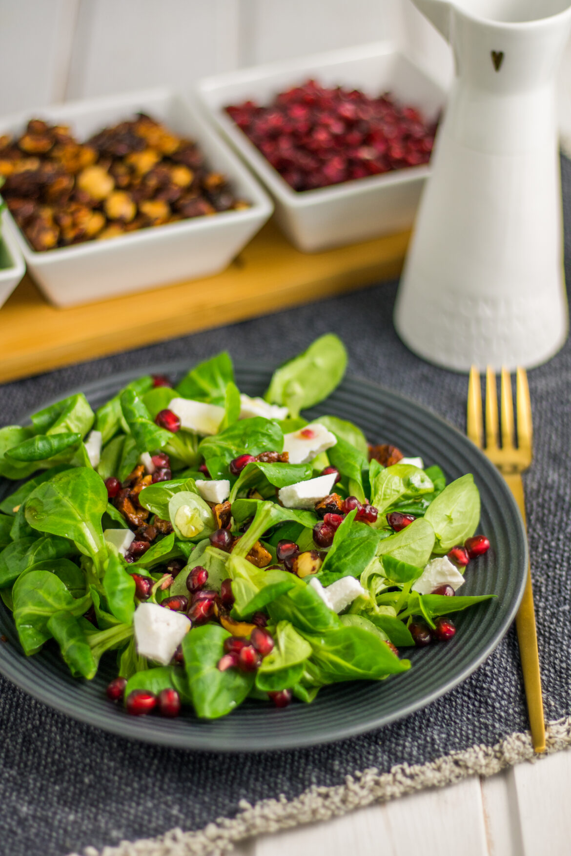Feldsalat mit Granatapfel und Haselnuss