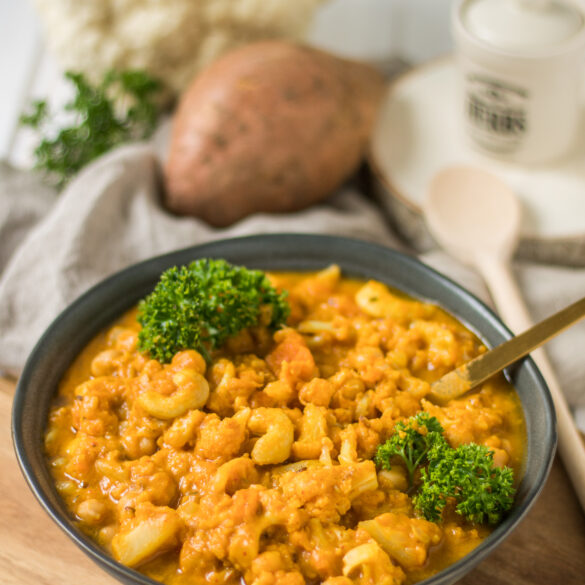 Blumenkohl-Kichererbsen-Curry mit Süßkartoffel