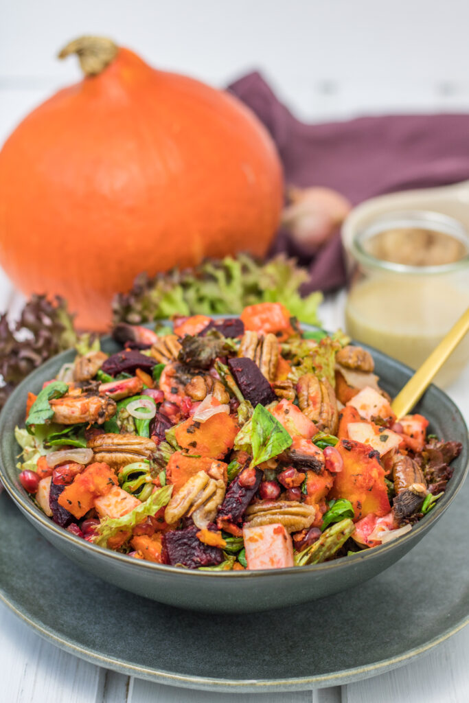 Herbstlicher Ofengemüse-Salat mit Kürbis