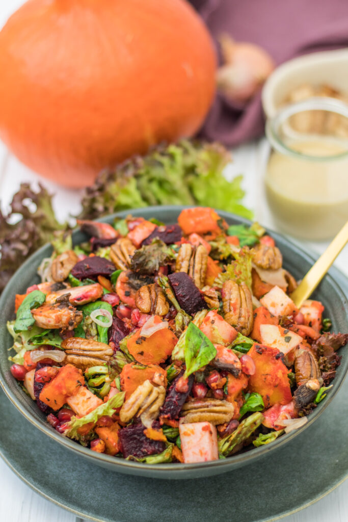 Herbstlicher Ofengemüse-Salat mit Kürbis