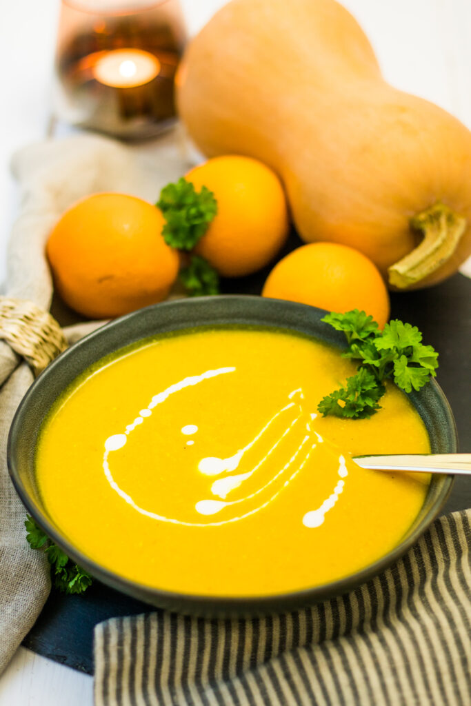 Vegane Butternut-Kürbissuppe mit Orange
