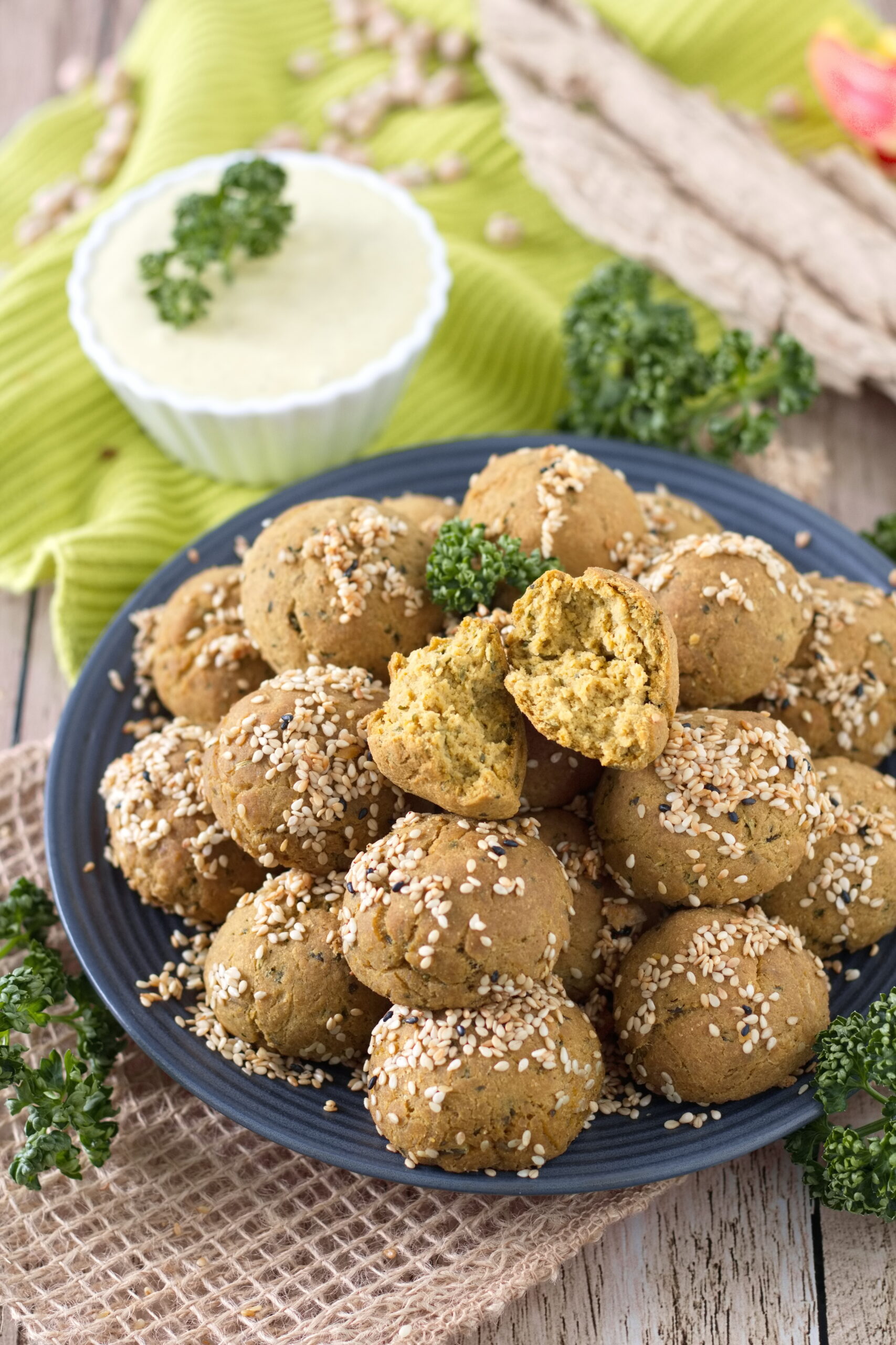 Gesunde Falafel Bällchen aus dem Backofen ohne Öl - Aha Foods - Vegane ...