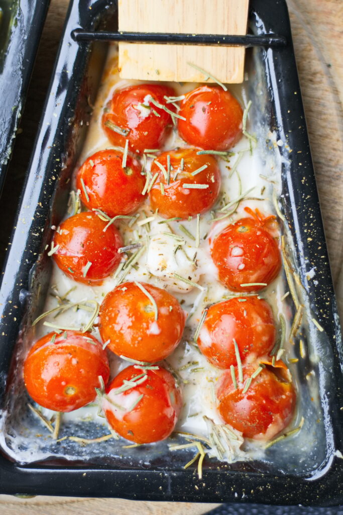 Gegrillte Tomaten mit veganem Feta