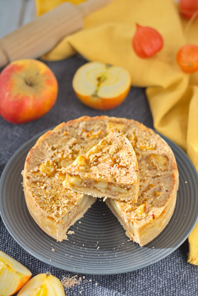 Veganer und glutenfreier Apfelkuchen mit Apfelstückchen