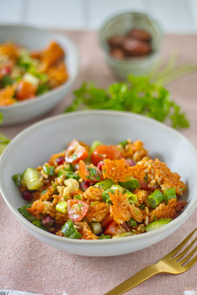 Veganer Reissalat mit knusprigem Reis