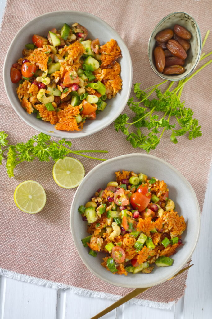 Veganer Reissalat mit knusprigem Reis