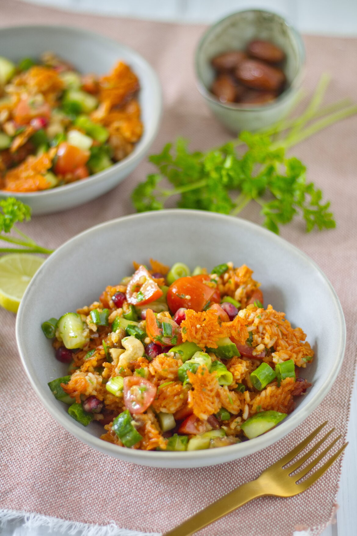 Veganer Reissalat mit knusprigem Reis