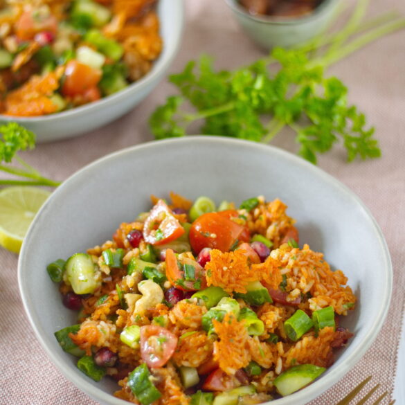 Veganer Reissalat mit knusprigem Reis