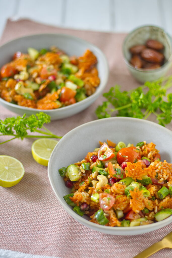 Veganer Reissalat mit knusprigem Reis