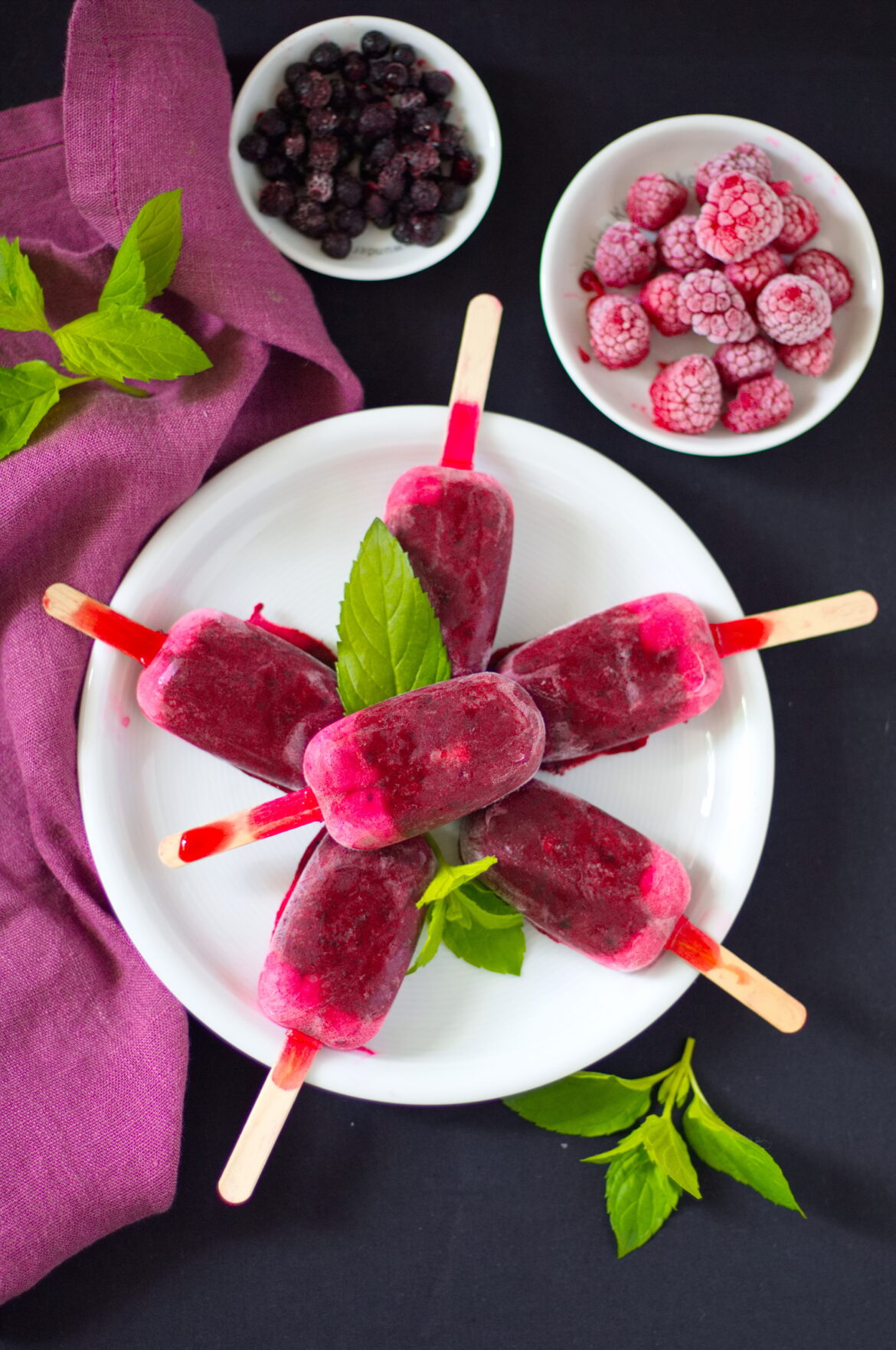 Gesundes Beeren-Eis am Stiel selber machen