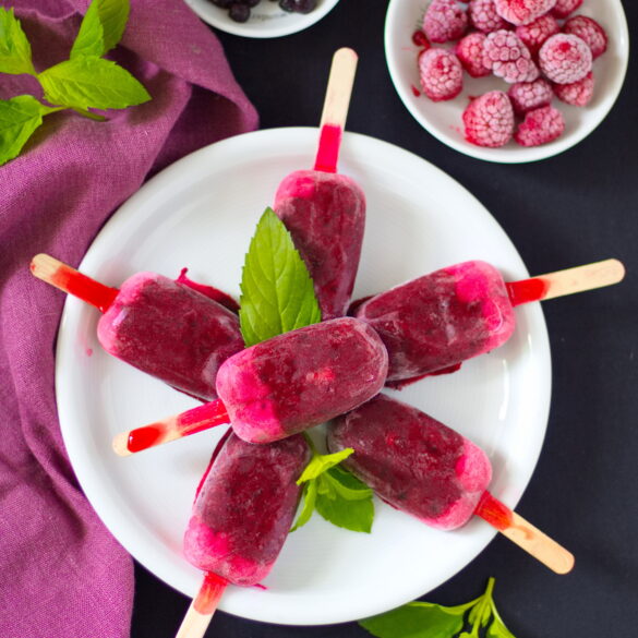 Gesundes Beeren-Eis am Stiel selber machen