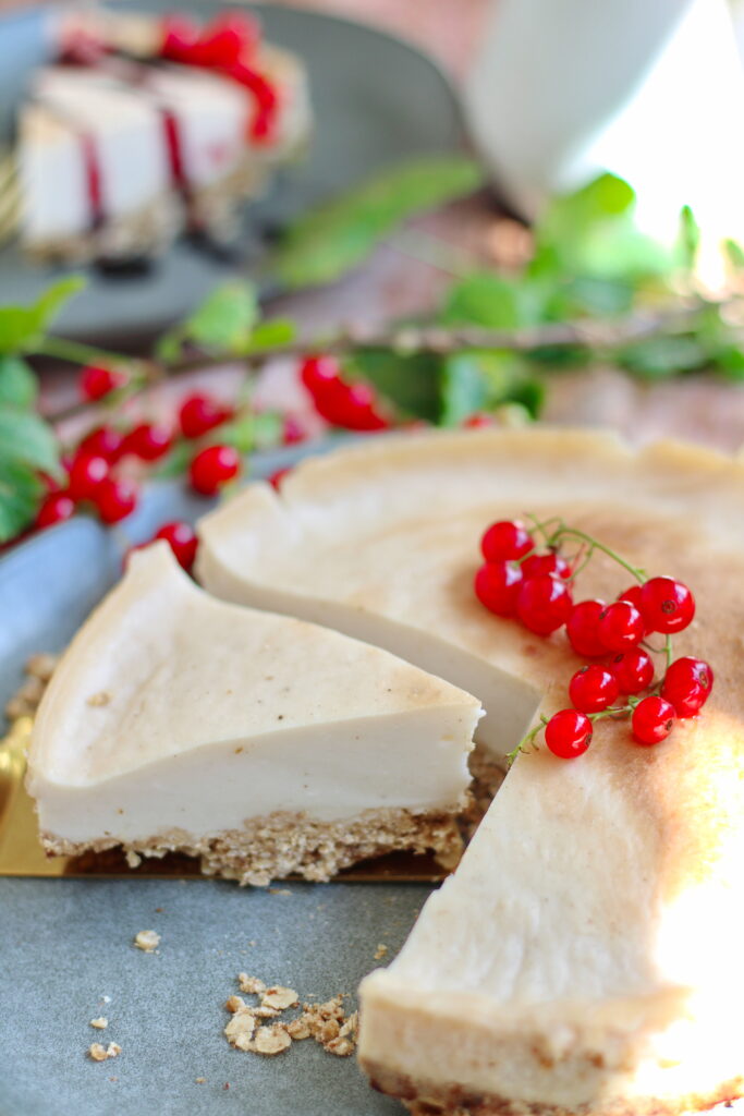 Veganer Käsekuchen ohne Soja - angeschnitten