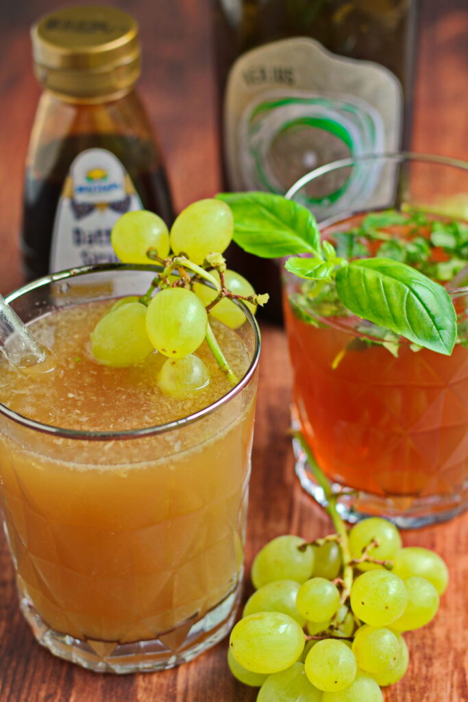drei gesunde alkoholfreie Drinks mit Verjus