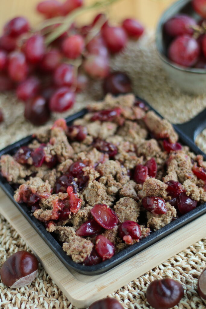 Veganer und glutenfreier Trauben Crumble