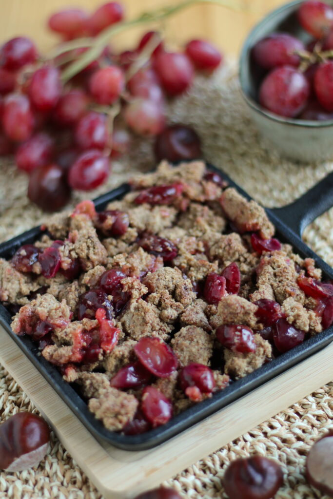 Veganer und glutenfreier Trauben Crumble