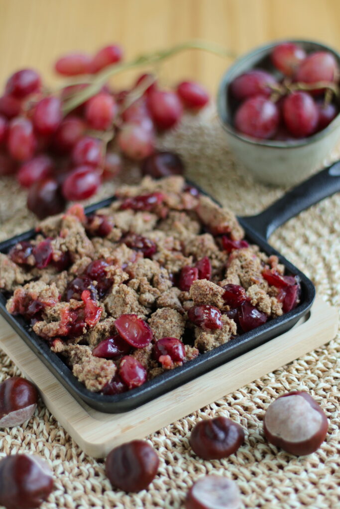 Veganer und glutenfreier Trauben Crumble