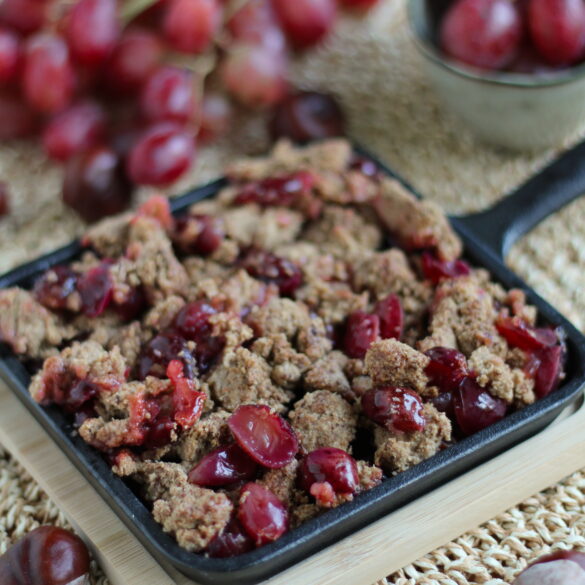 Veganer und glutenfreier Trauben Crumble
