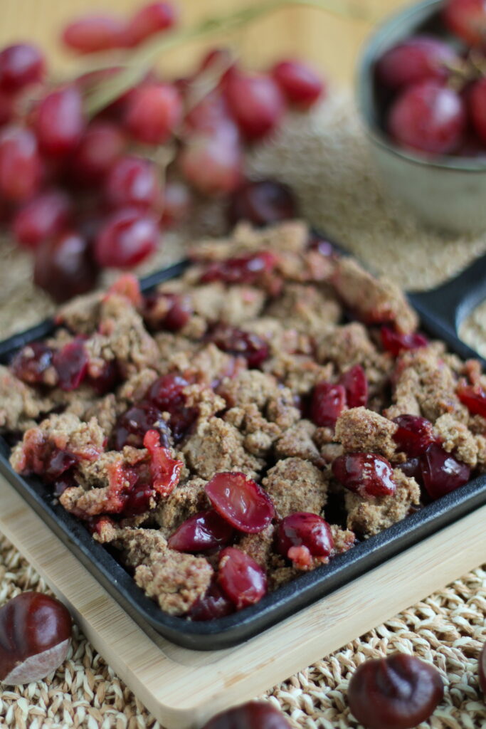Veganer und glutenfreier Trauben Crumble