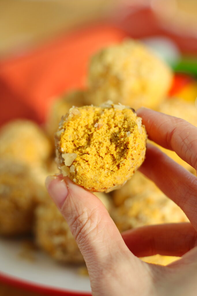 Vegane Karotten Energy Balls mit Walnüssen