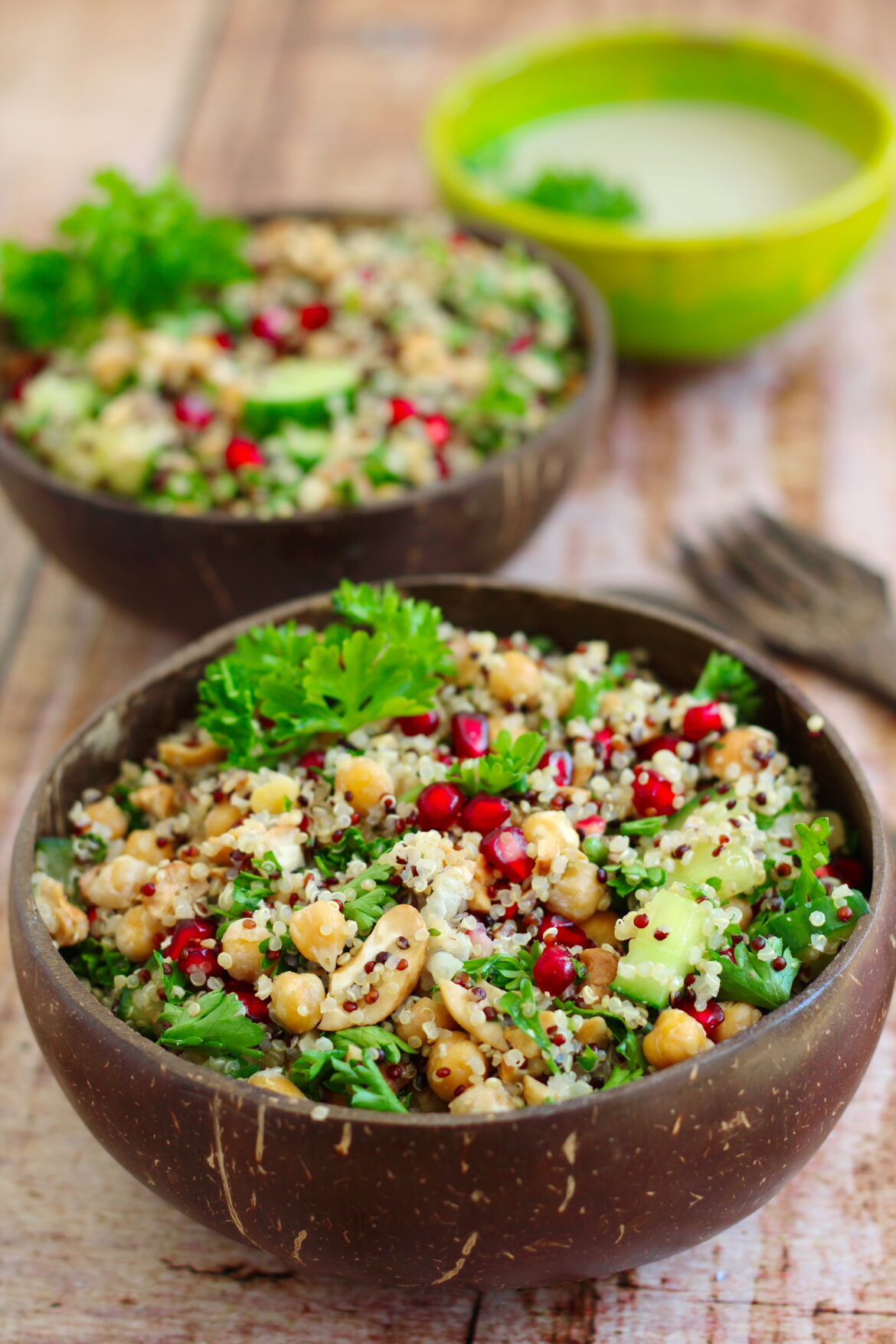 Quinoa-Salat mit Kichererbsen und Granatapfel