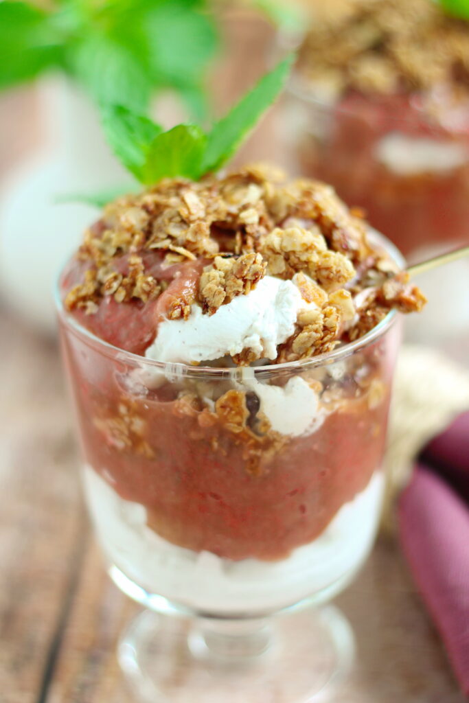 Rhabarber Dessert im Glas